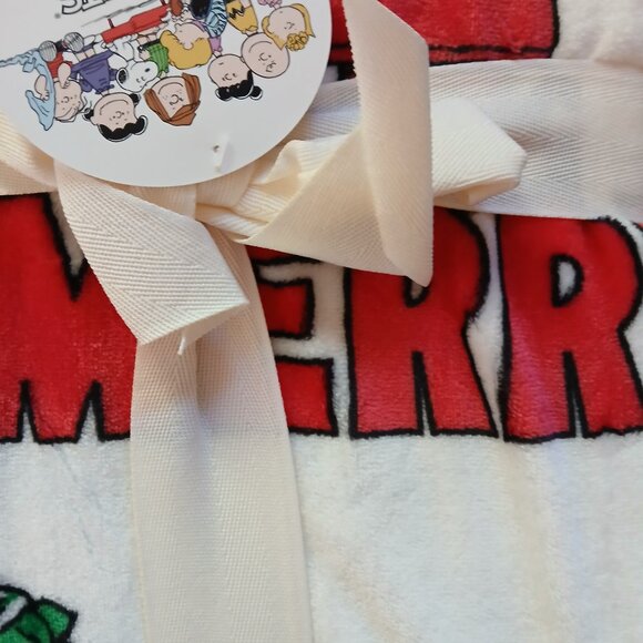 Berkshire Peanuts Velvetsoft Oversized Holiday Throw NWT - Picture 4 of 7